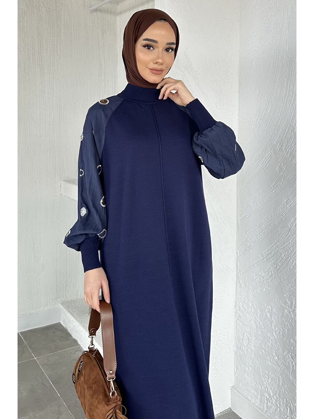 Lacivert Kollar Taş İşlemeli Tesettür Triko Elbise-5
