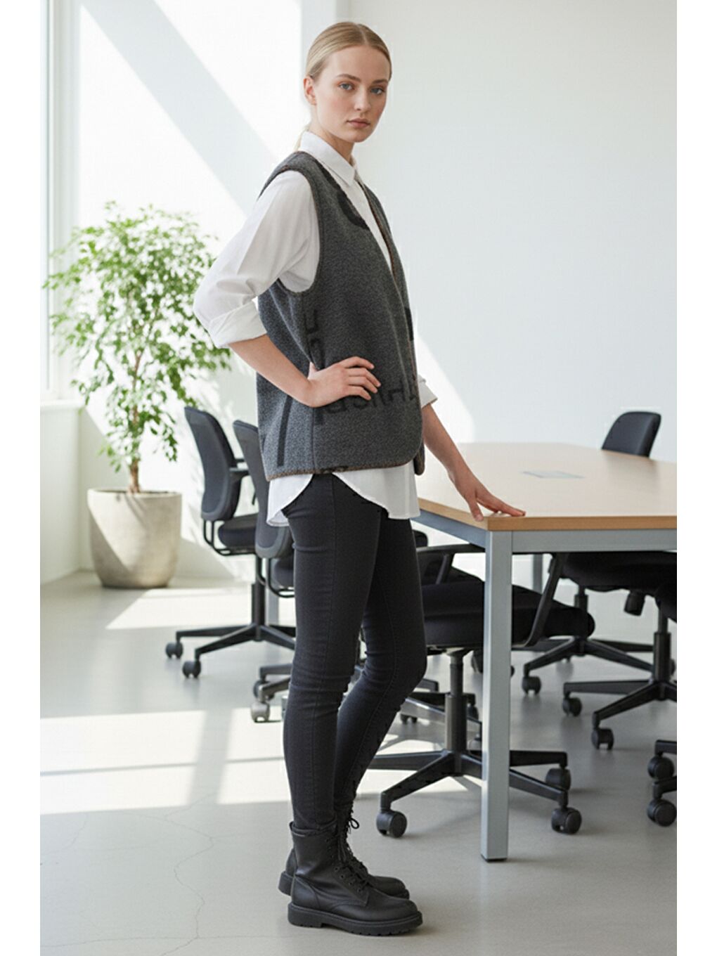 İtalyan Antrasit V Yaka Kolsuz Yazı Baskılı Kapamasız Tığ İşi Kenarlı Akrilik Dokuma Yelek 60 60-2