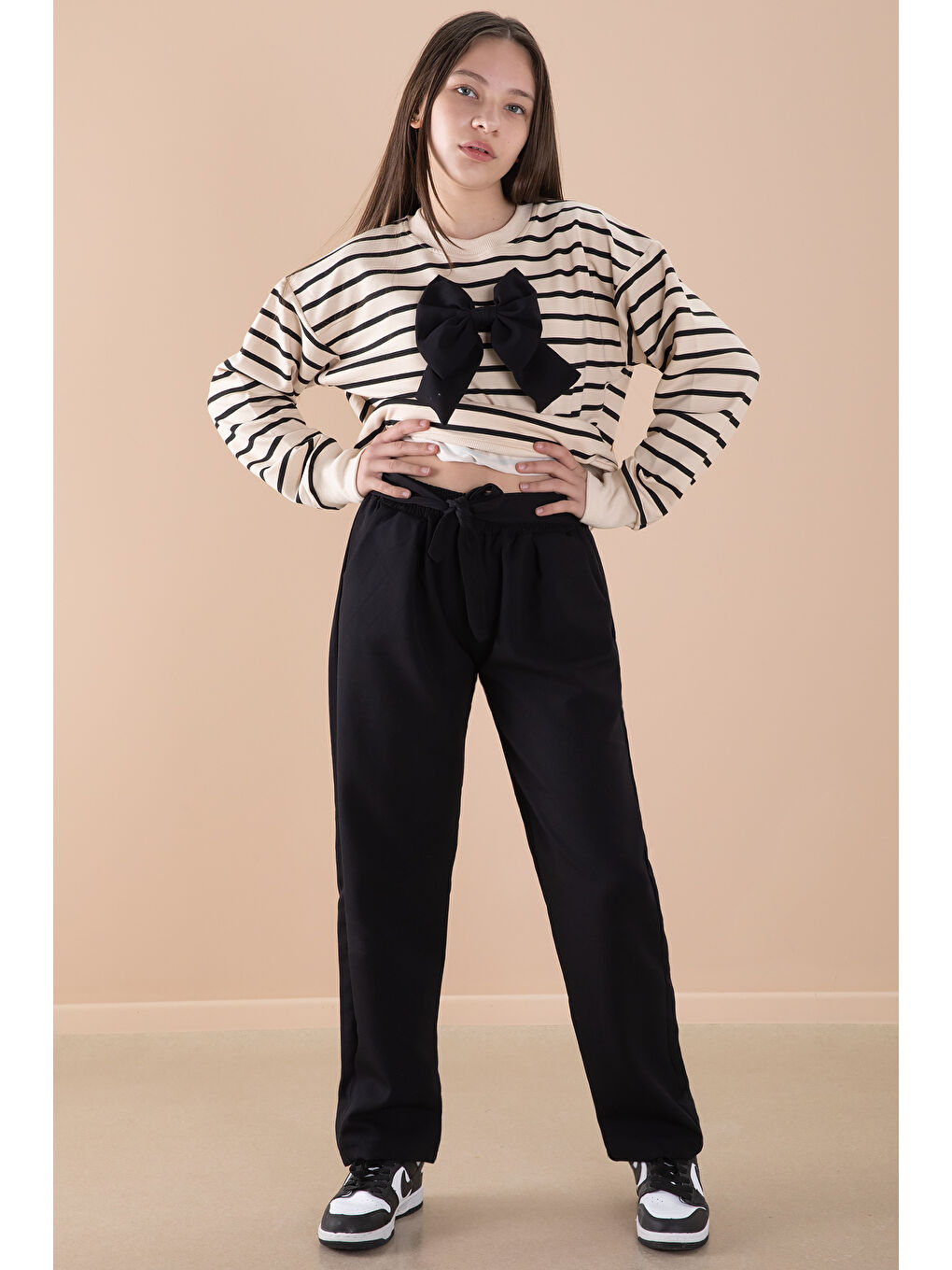 Ekru Krem Çizgili Sweatshirt Kuşaklı Pantolonlu Kız Çocuk Takım 20254-2