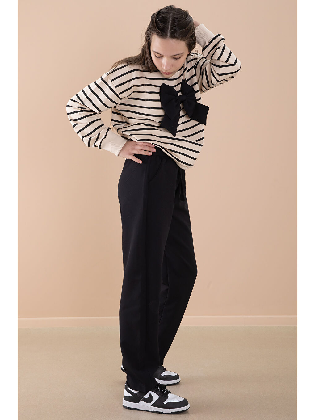 Ekru Krem Çizgili Sweatshirt Kuşaklı Pantolonlu Kız Çocuk Takım 20254-3