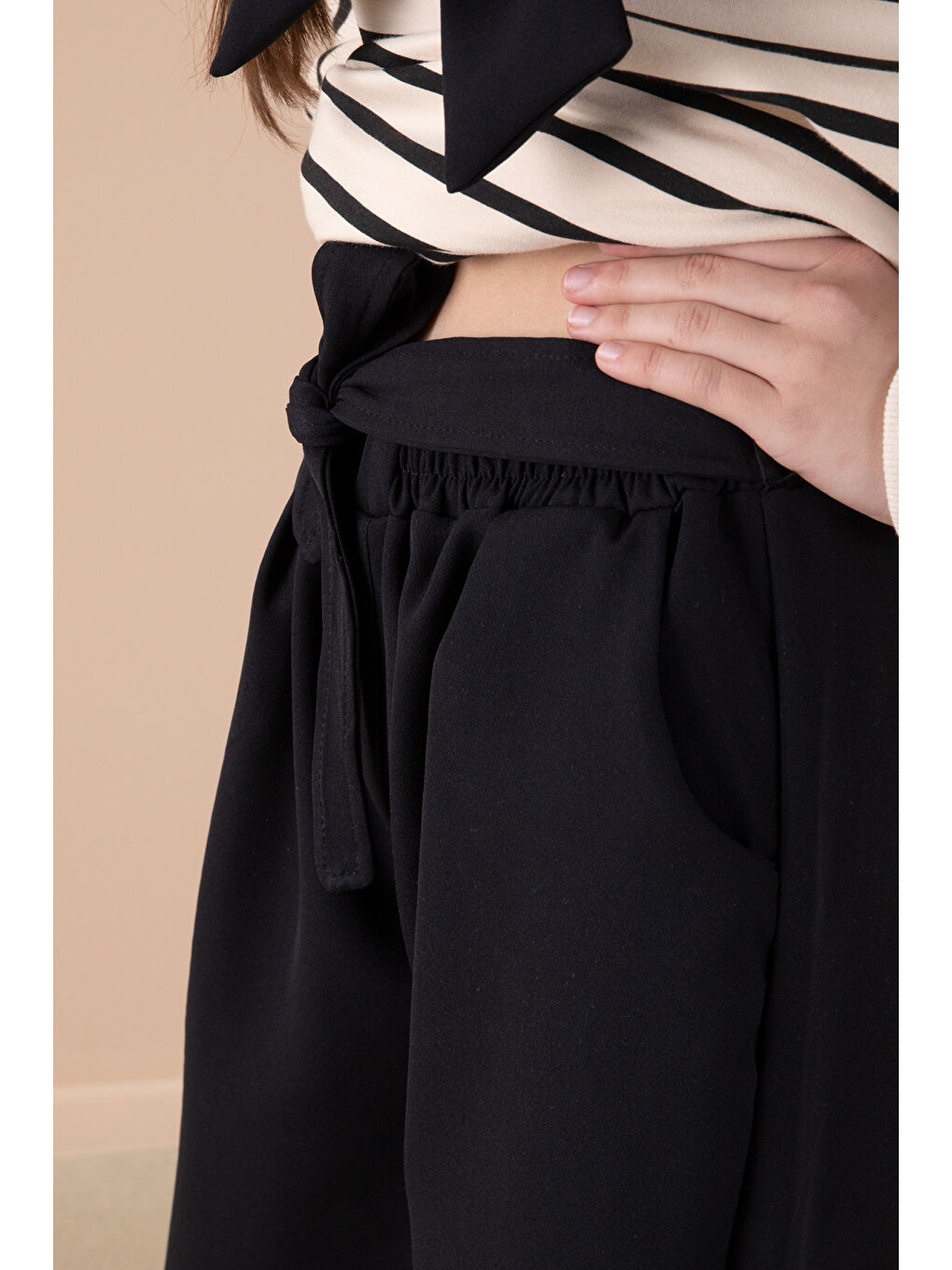 Ekru Krem Çizgili Sweatshirt Kuşaklı Pantolonlu Kız Çocuk Takım 20254-4