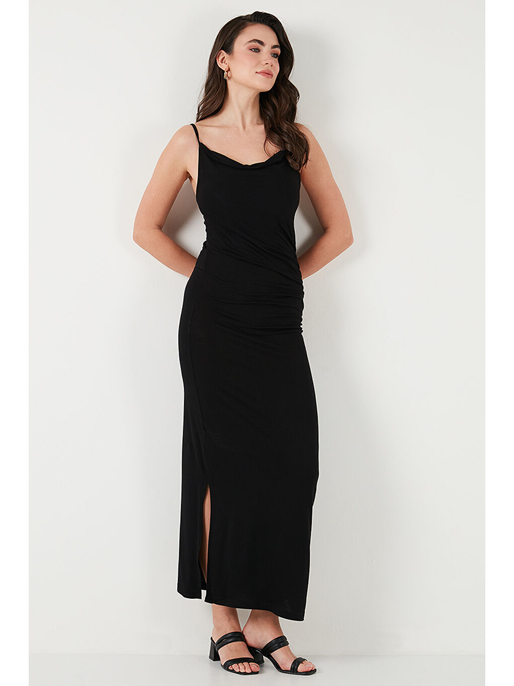 Siyah Büzgü Detaylı Slim Fit Yırtmaçlı Uzun Boy Asimetrik Yaka Kadın Elbise 5866291-2