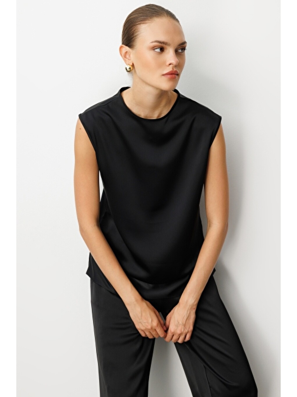 Kolsuz Basic Saten Siyah Bluz-2