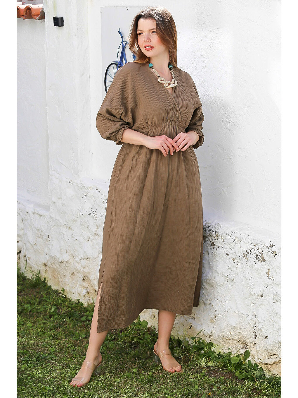 Kahverengi Açık Kahve Kruvaze Yaka 3/4 Kol Yıkamalı Yırtmaçlı Casual Müslin Uzun Dokuma Elbise 130 60-1