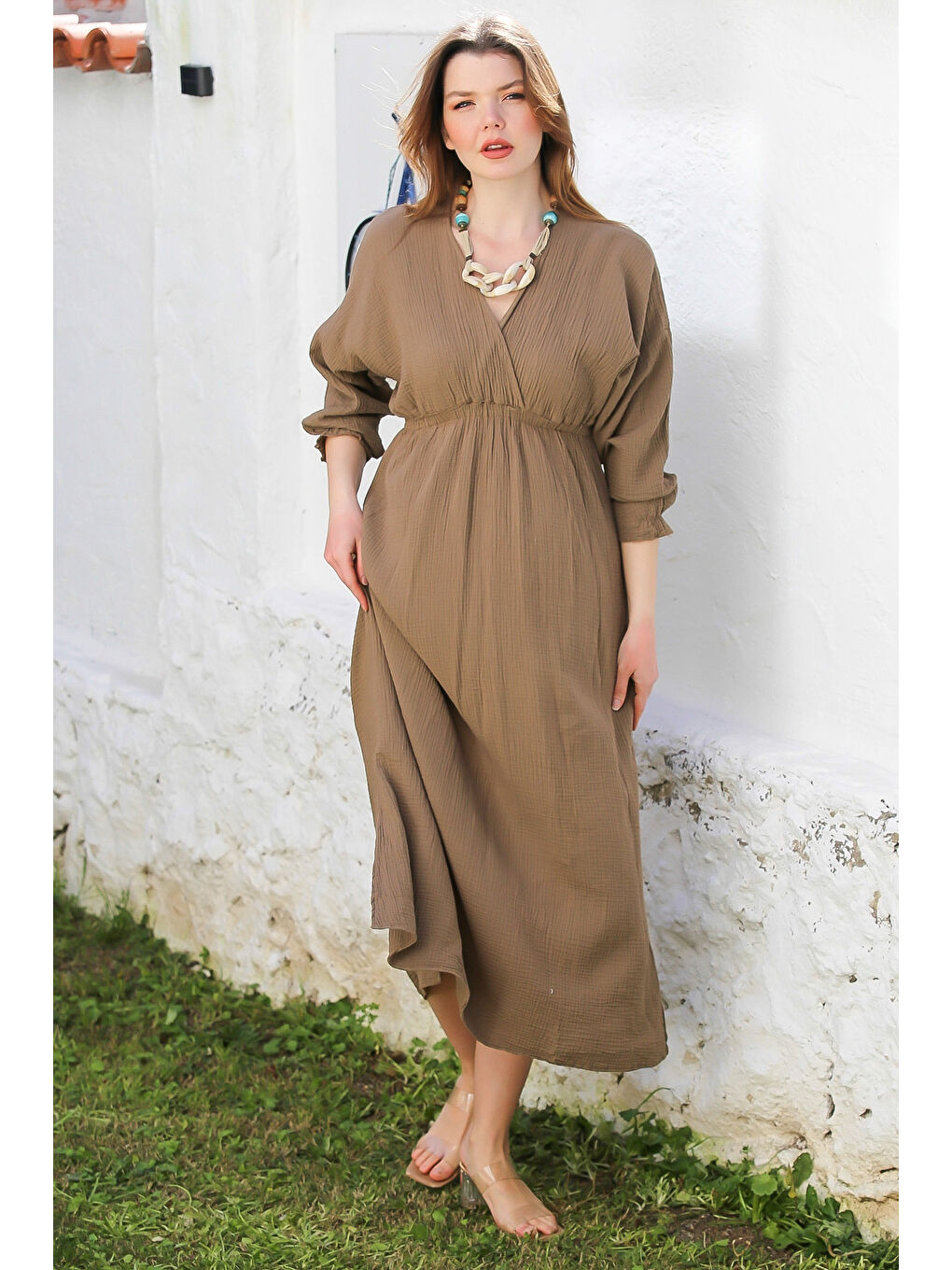 Kahverengi Açık Kahve Kruvaze Yaka 3/4 Kol Yıkamalı Yırtmaçlı Casual Müslin Uzun Dokuma Elbise 130 60-2