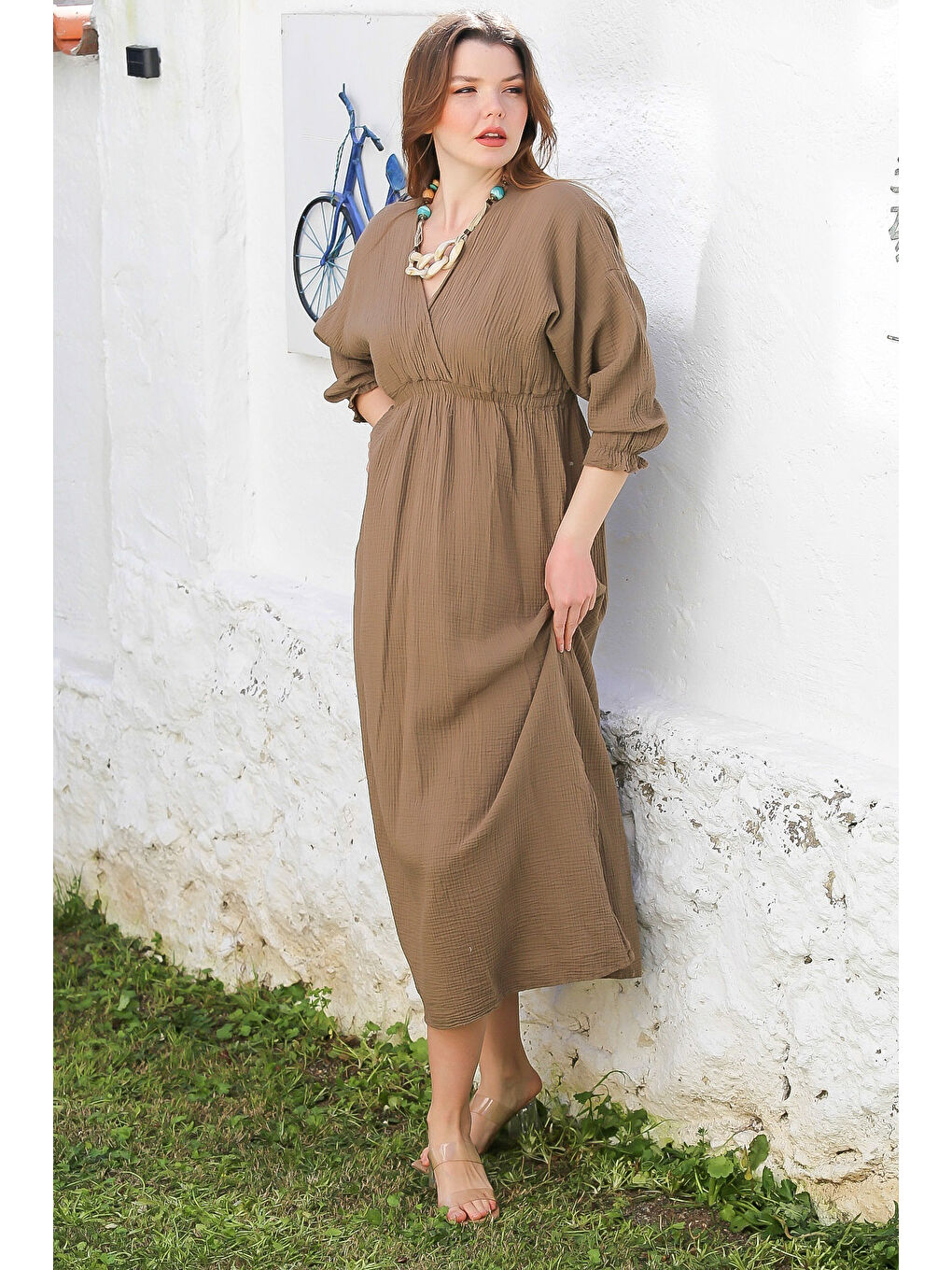 Kahverengi Açık Kahve Kruvaze Yaka 3/4 Kol Yıkamalı Yırtmaçlı Casual Müslin Uzun Dokuma Elbise 130 60-3