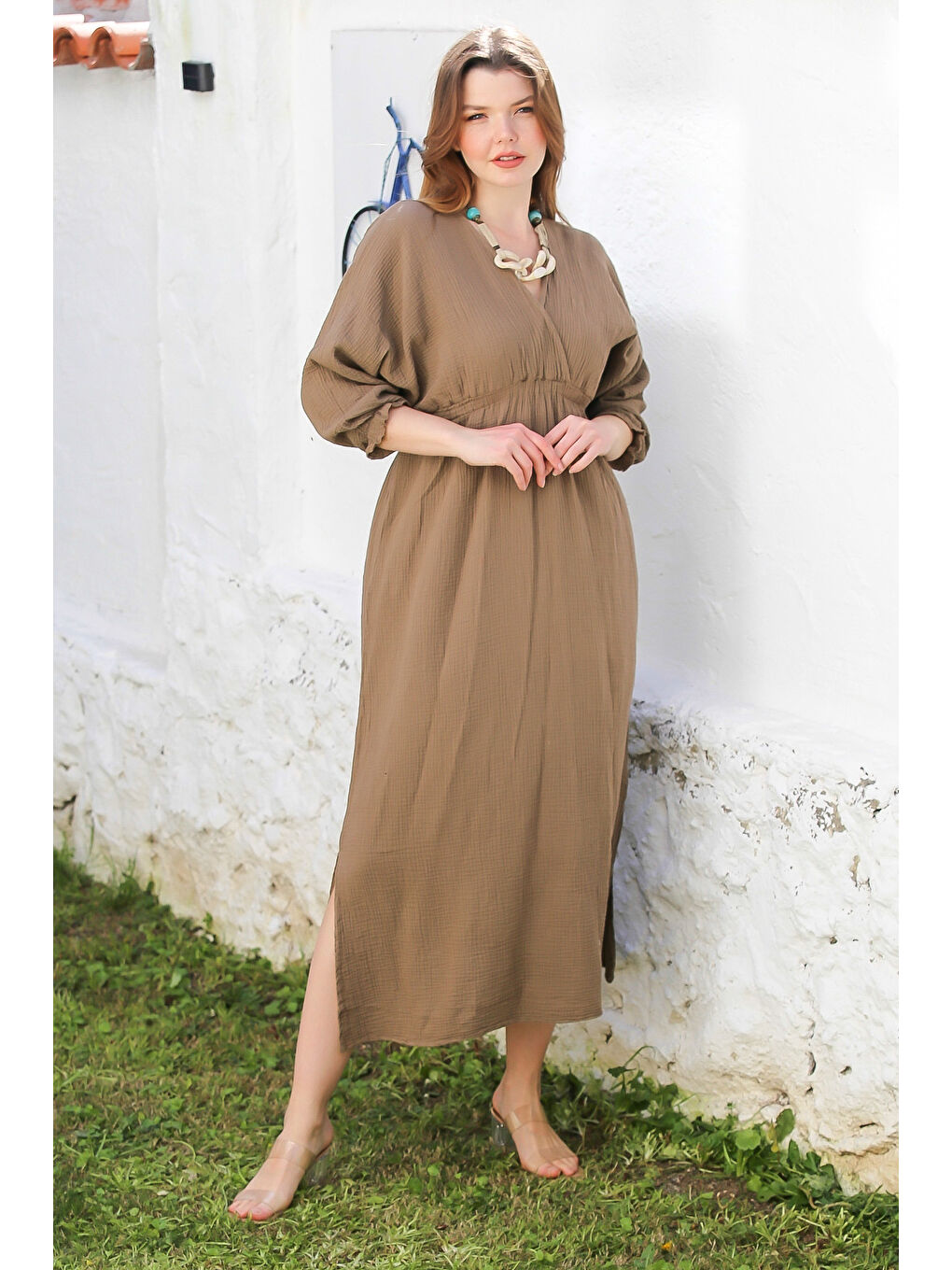 Kahverengi Açık Kahve Kruvaze Yaka 3/4 Kol Yıkamalı Yırtmaçlı Casual Müslin Uzun Dokuma Elbise 130 60-4