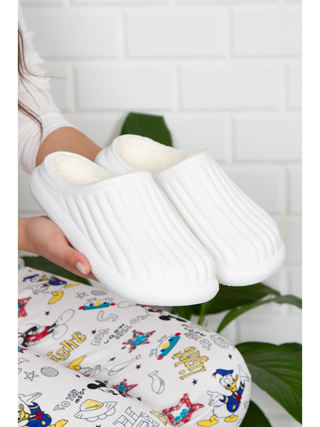 Beyaz FLORA Kapalı İçi Yünlü Unisex Ev Terliği Kışlık Terlik Su Geçirmez