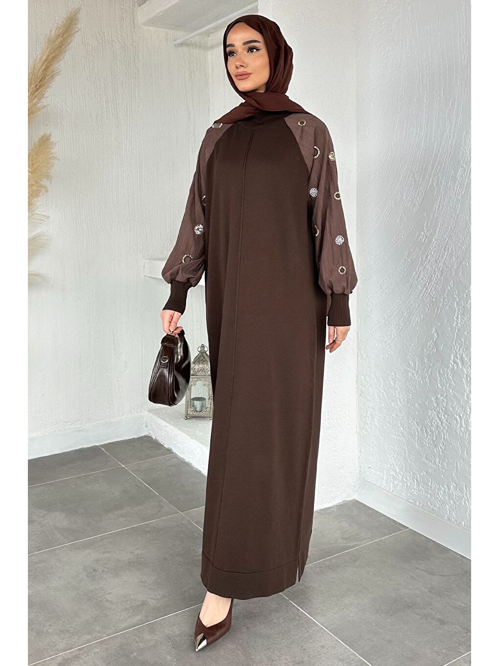 Kahverengi Kollar Taş İşlemeli Tesettür Triko Elbise-3