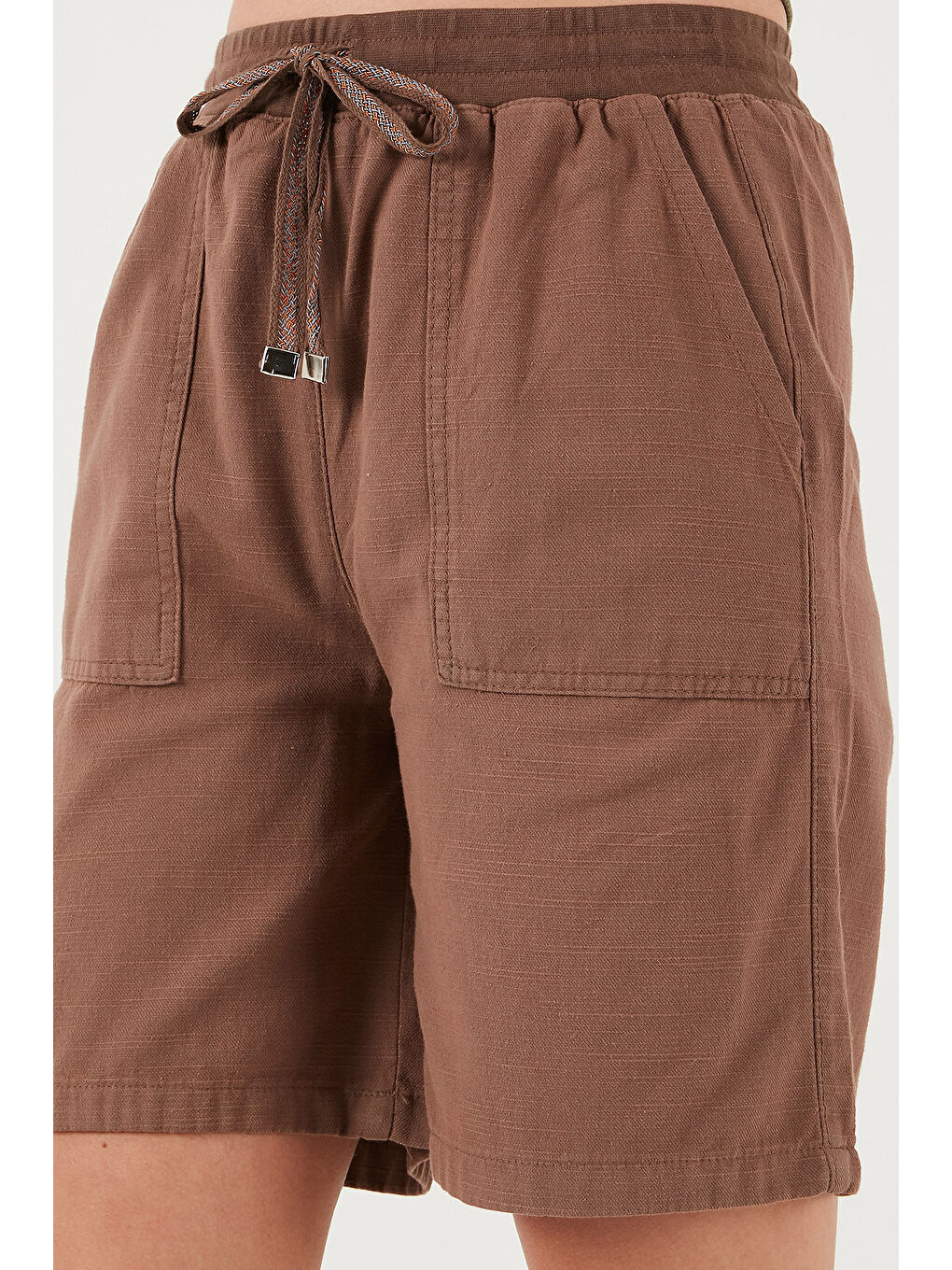Kahverengi Pamuklu Relaxed Fit Yüksek Bel Cepli Kadın Mini Şort 668YP5384-4