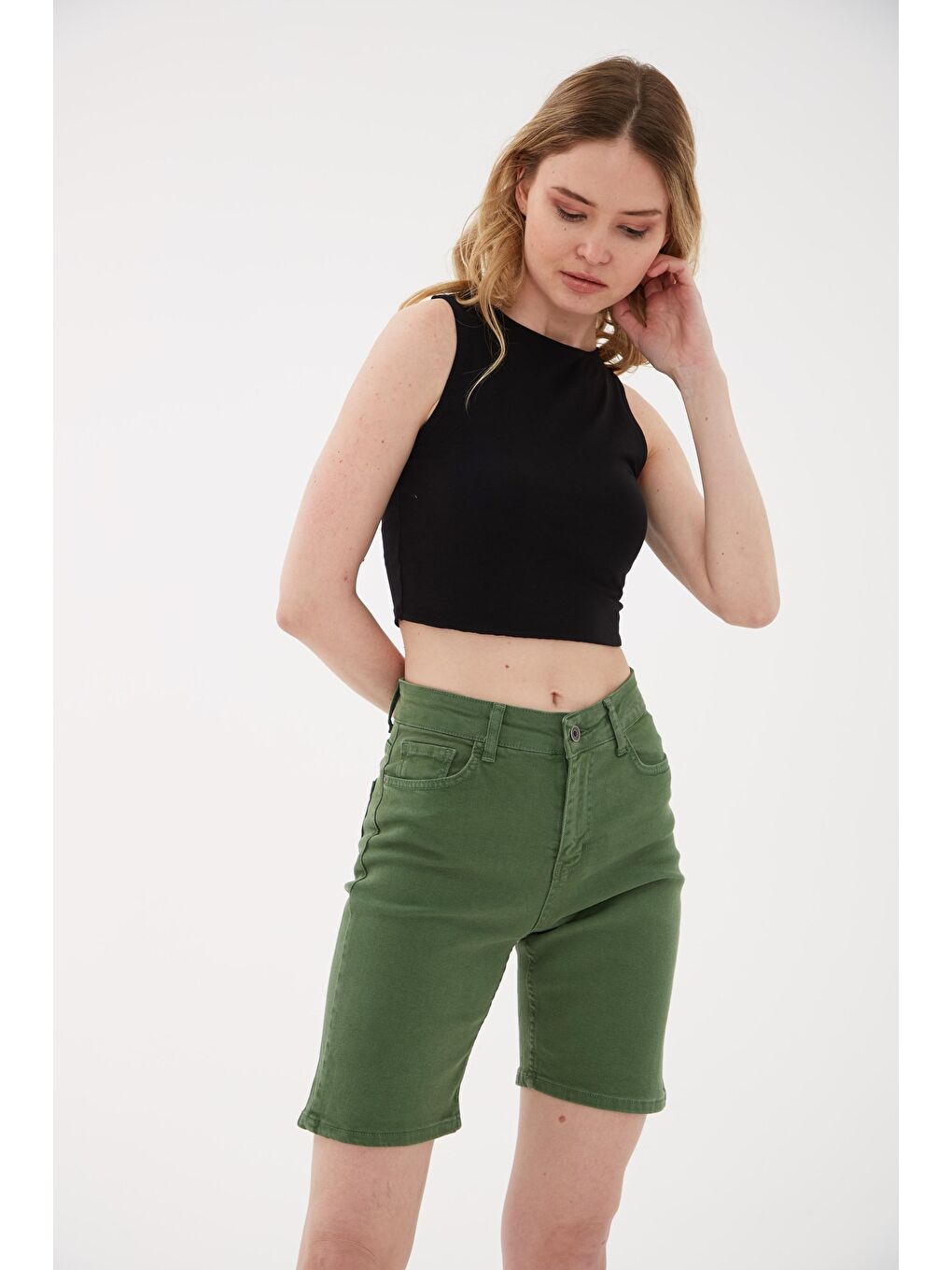 Siyah Pamuklu Slim Fit Bisiklet Yaka Crop 25Y0326K1-1