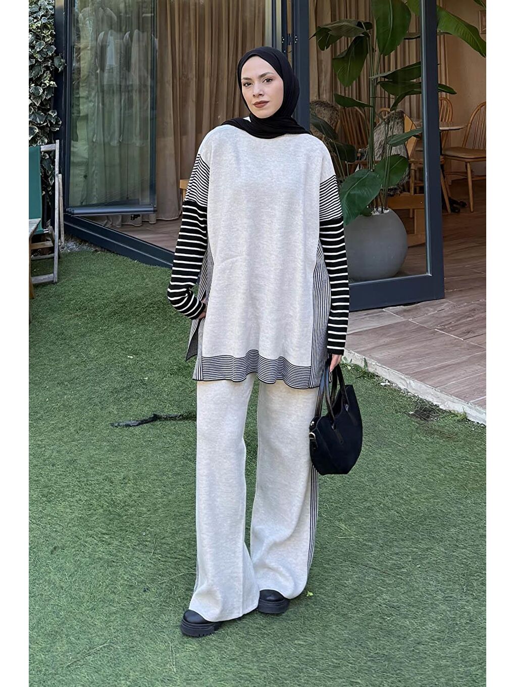 Yan Çizgili Panço Tesettür Takım Bej