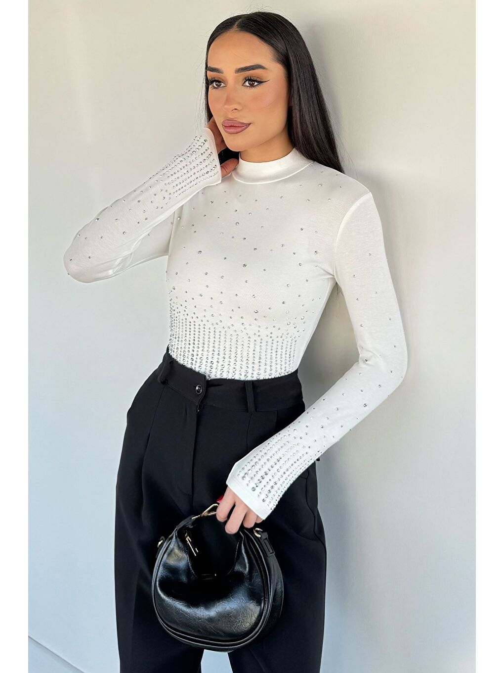 Ekru Kadın Dik Yaka Elastanlı Taş İşlemeli Bluz-1