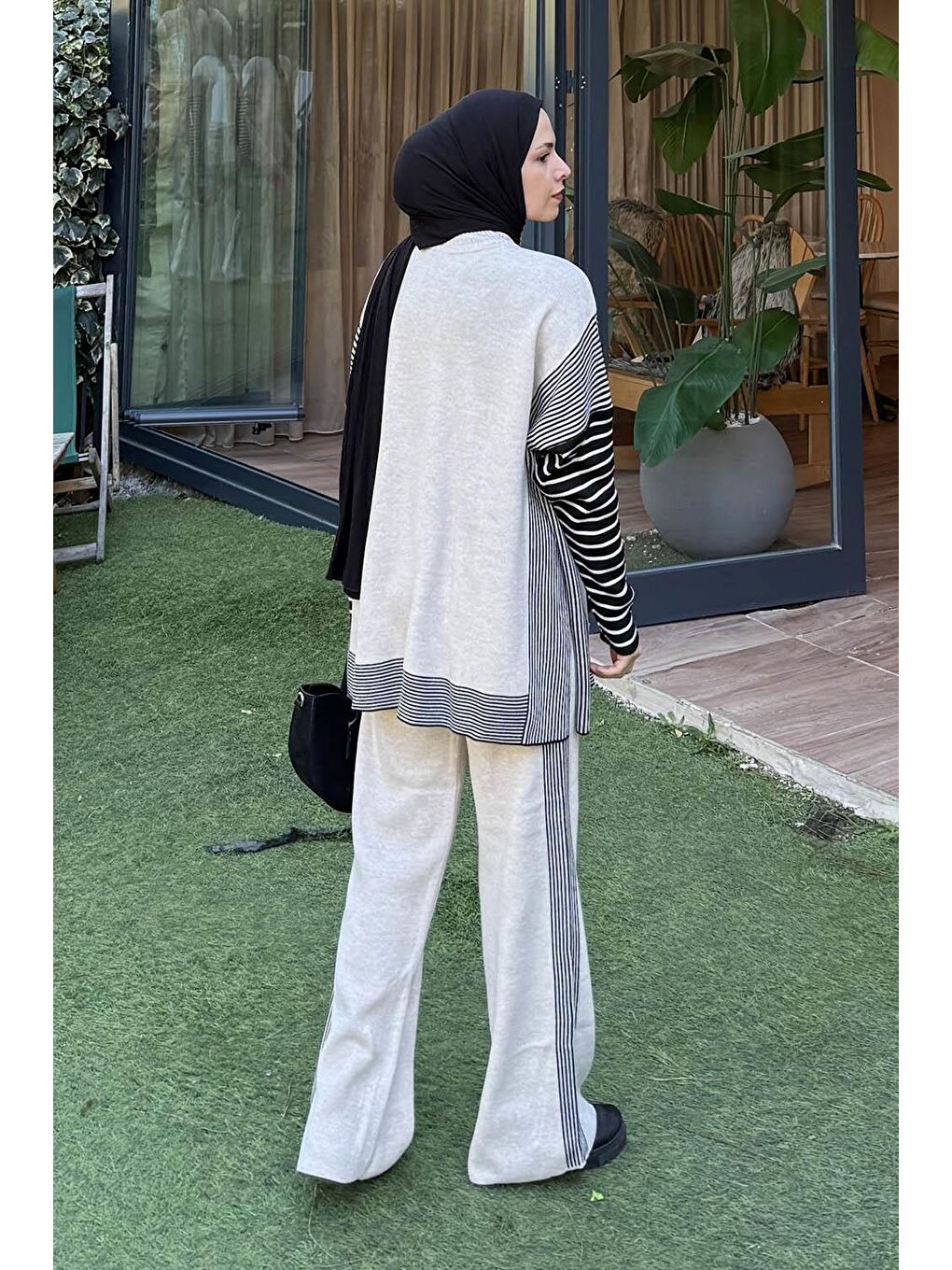 Yan Çizgili Panço Tesettür Takım Bej-3