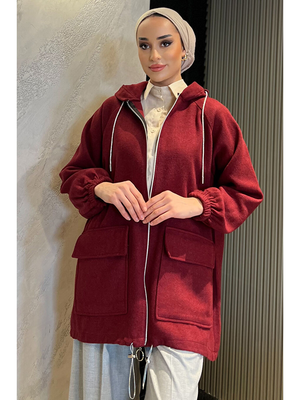 Bordo Fermuarlı Kapüşonlu Tesettür Kaşe Ceket-3