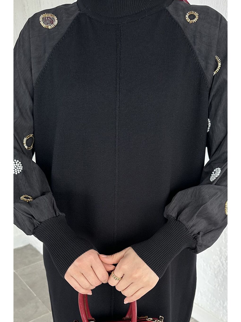 Siyah Kollar Taş İşlemeli Tesettür Triko Elbise-2