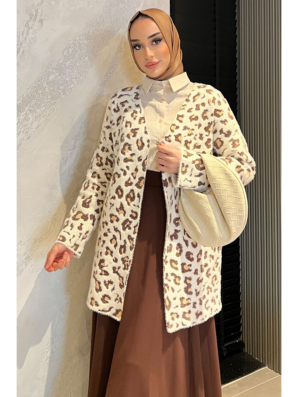 Julude Ekru Leopar Desenli Sakallı Tesettür Triko Hırka - 1