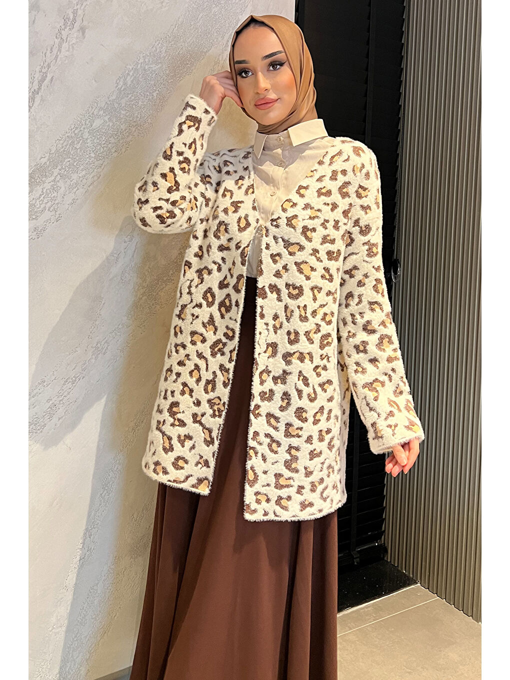 Julude Ekru Leopar Desenli Sakallı Tesettür Triko Hırka - 3