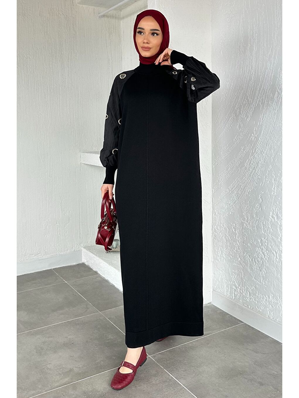 Siyah Kollar Taş İşlemeli Tesettür Triko Elbise-5
