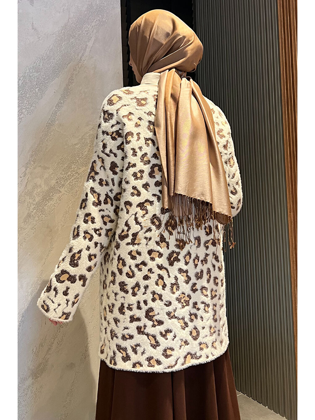 Julude Ekru Leopar Desenli Sakallı Tesettür Triko Hırka - 6