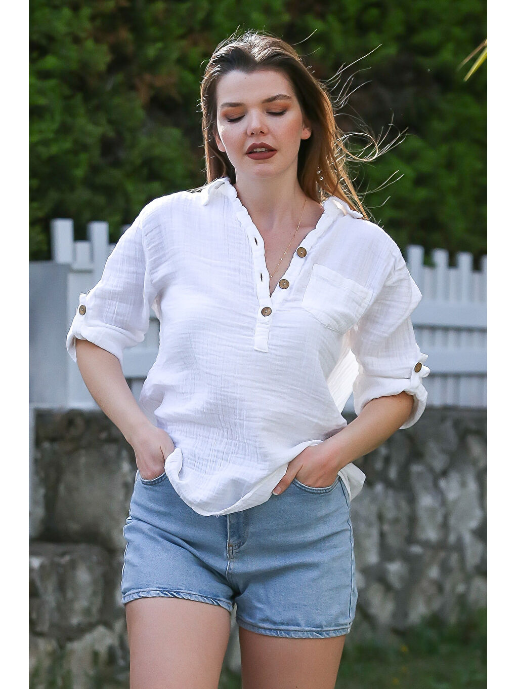 Beyaz Gömlek Yaka Düğmeli Uzun Kollu Cepli Casual Müslin Arkası Uzun Dokuma Bluz 70 66-1