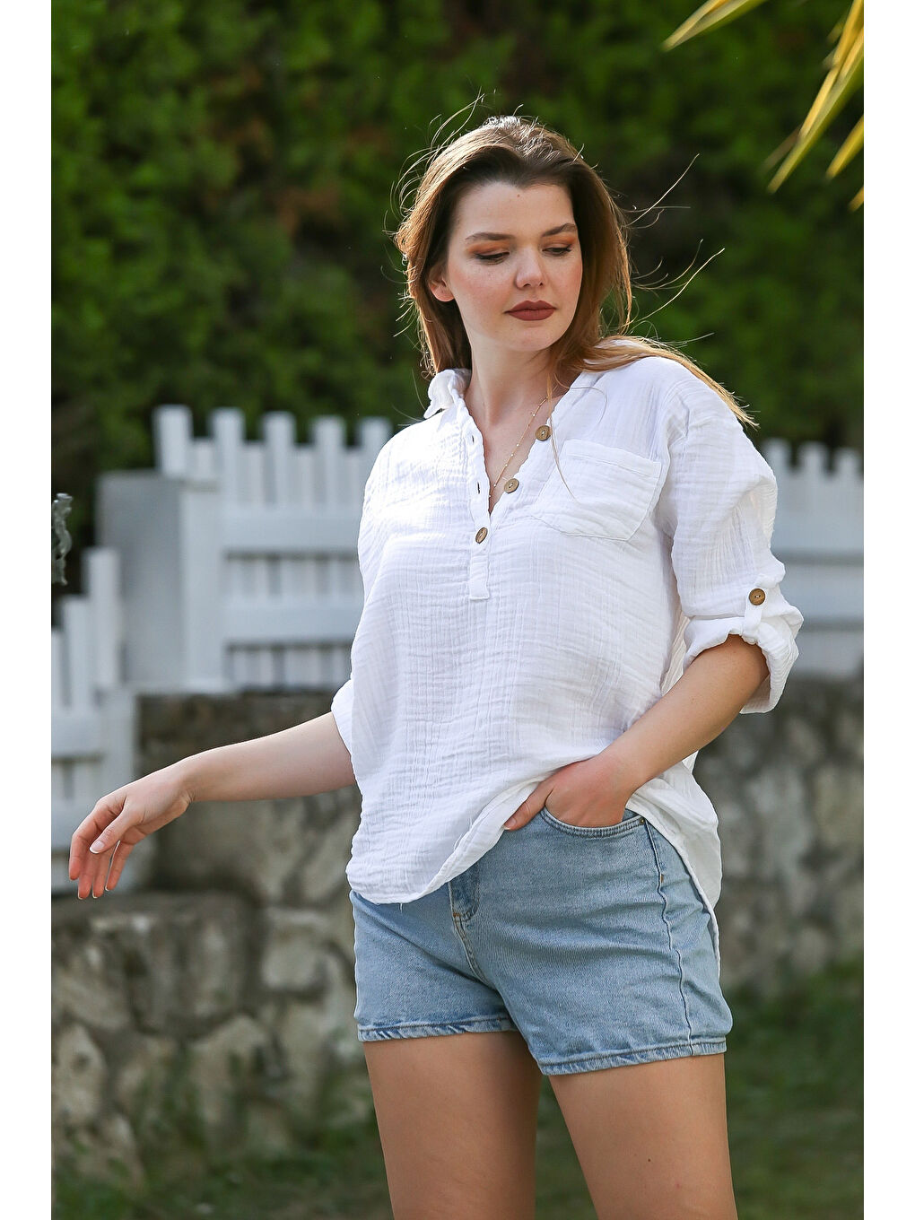 Beyaz Gömlek Yaka Düğmeli Uzun Kollu Cepli Casual Müslin Arkası Uzun Dokuma Bluz 70 66-2