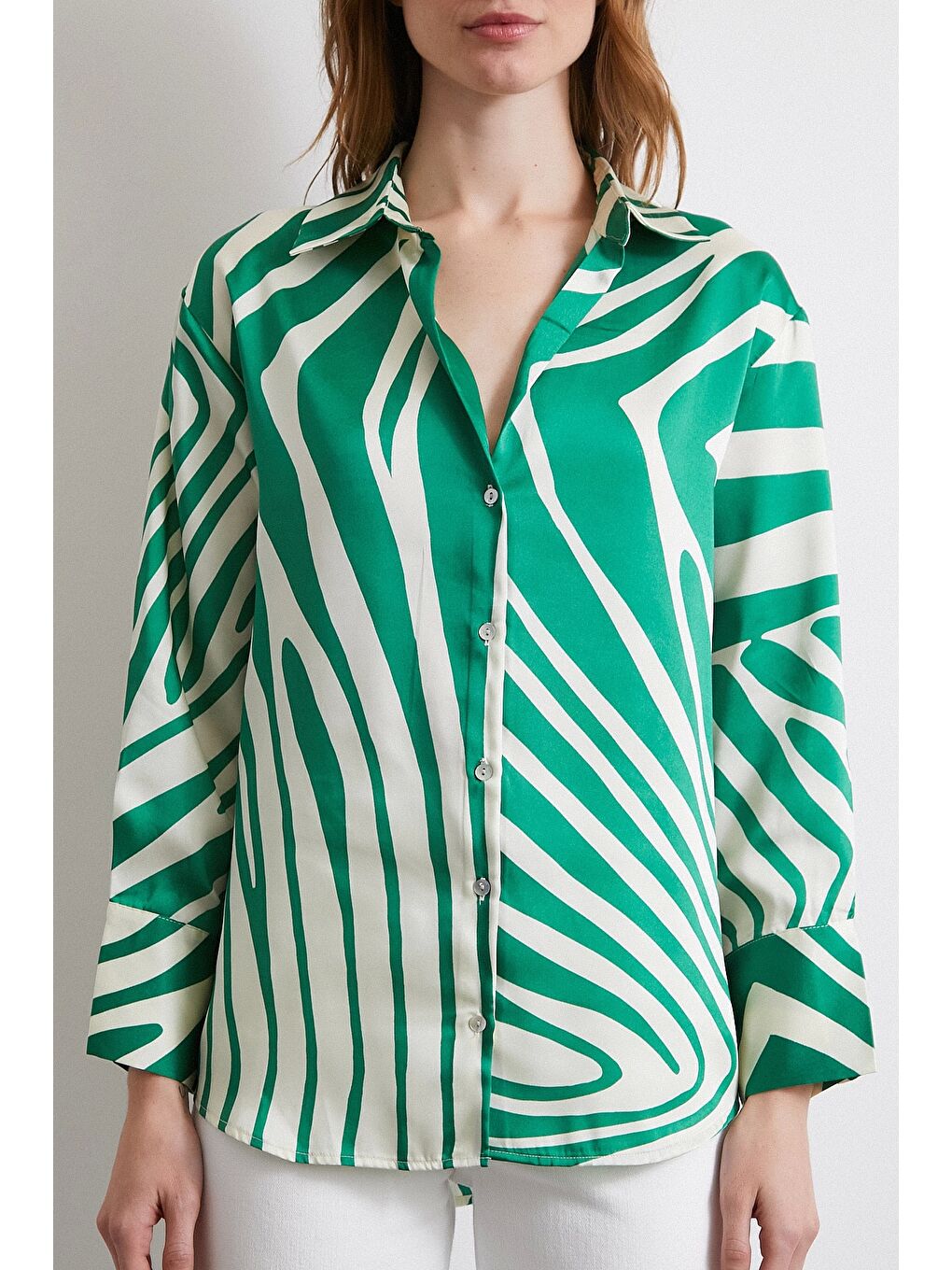 Zebra Desen V Yaka Gömlek Yeşil-1