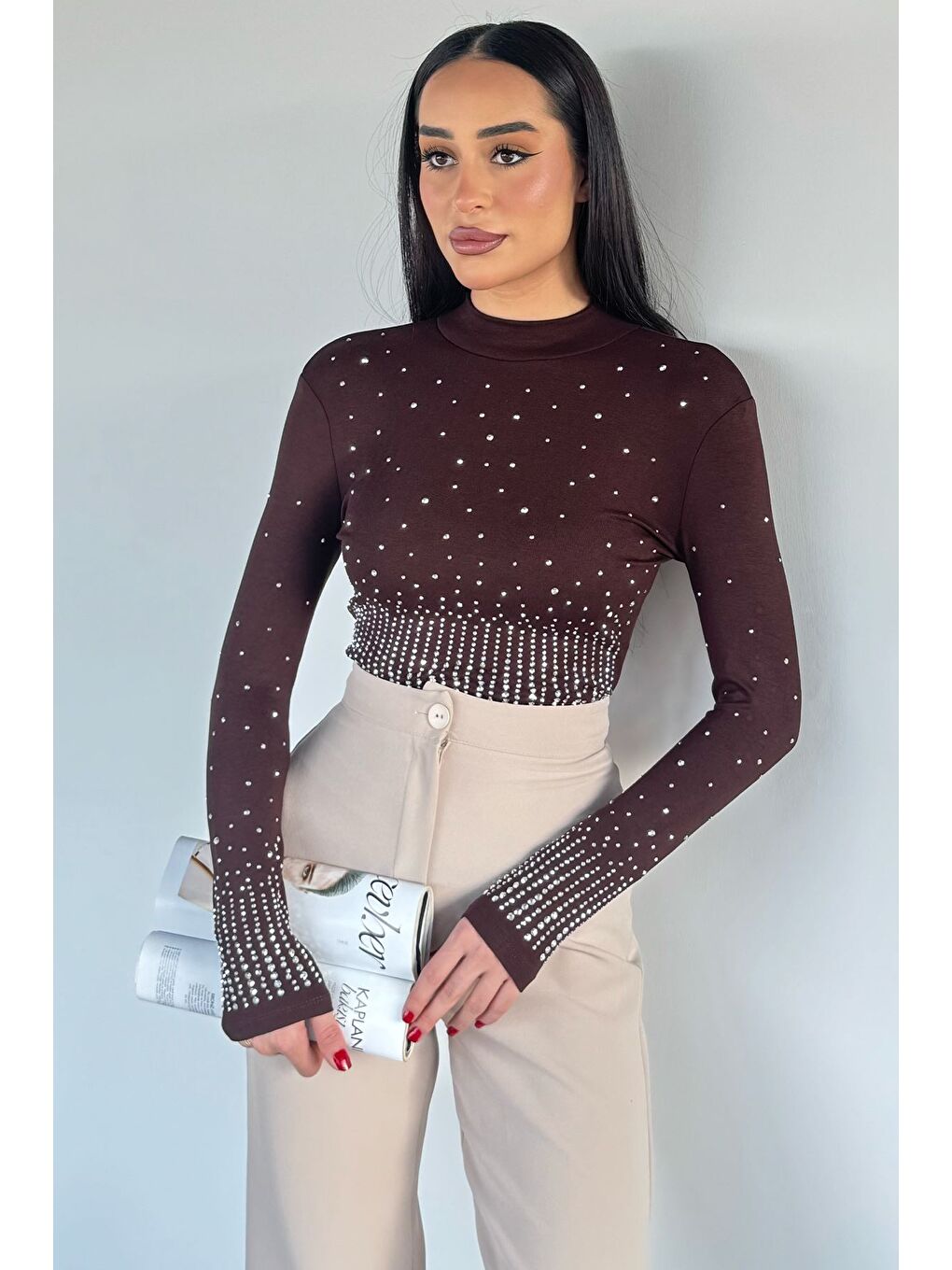 Kahverengi Kadın Dik Yaka Elastanlı Taş İşlemeli Bluz-1