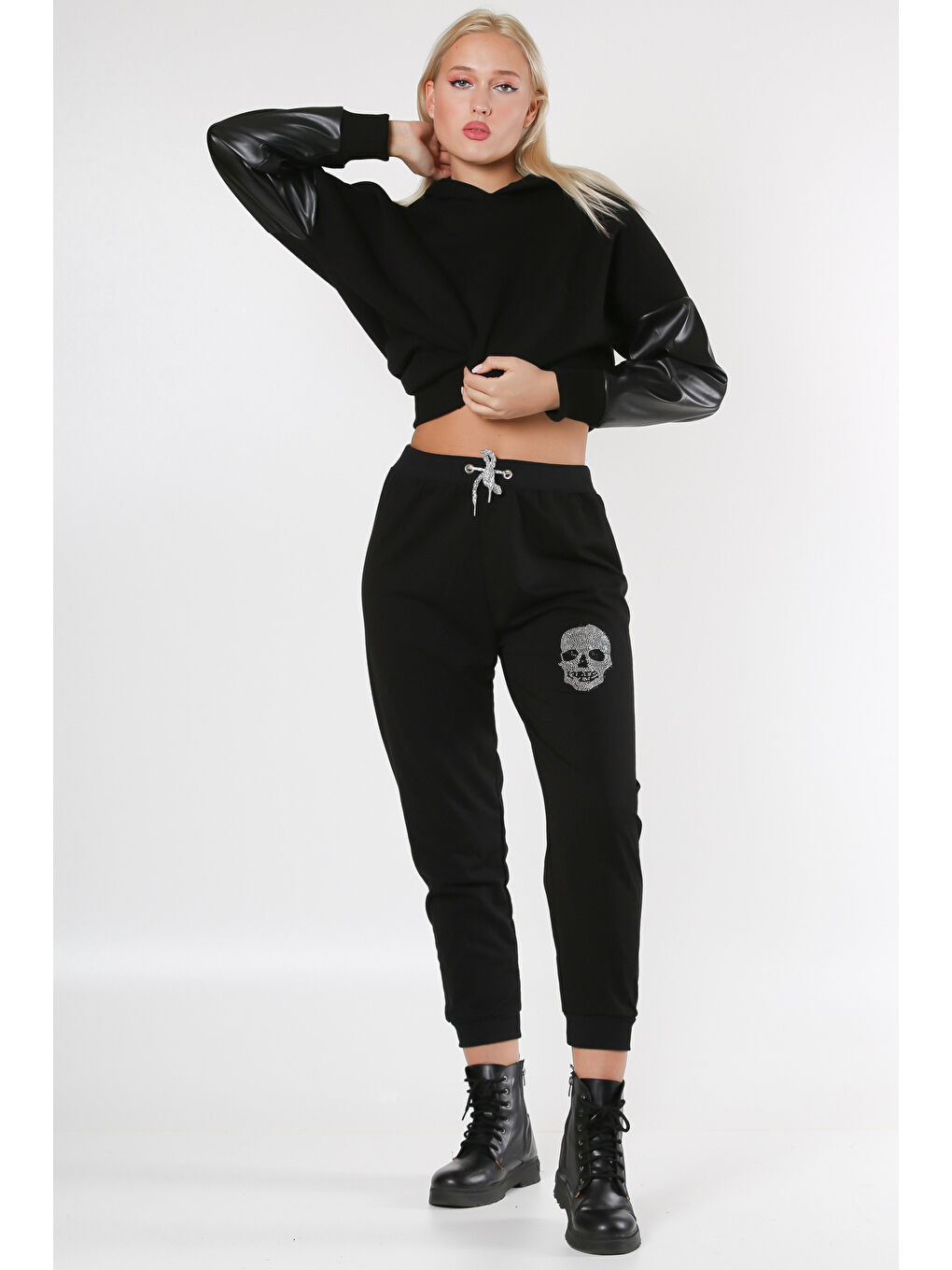 Siyah Aplikeli Jogger Lastik Bel Jogger Paça Örme Pantolon