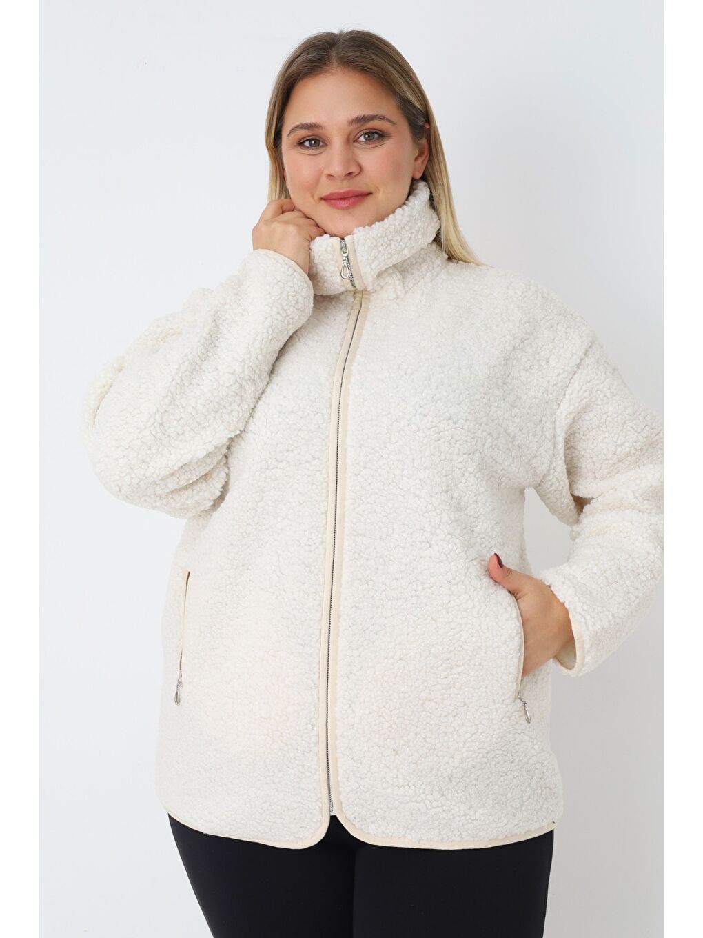 Beyaz Kadın Büyük Beden Fermuarlı Cepli Uzun Kollu Pelüş Hırka-1