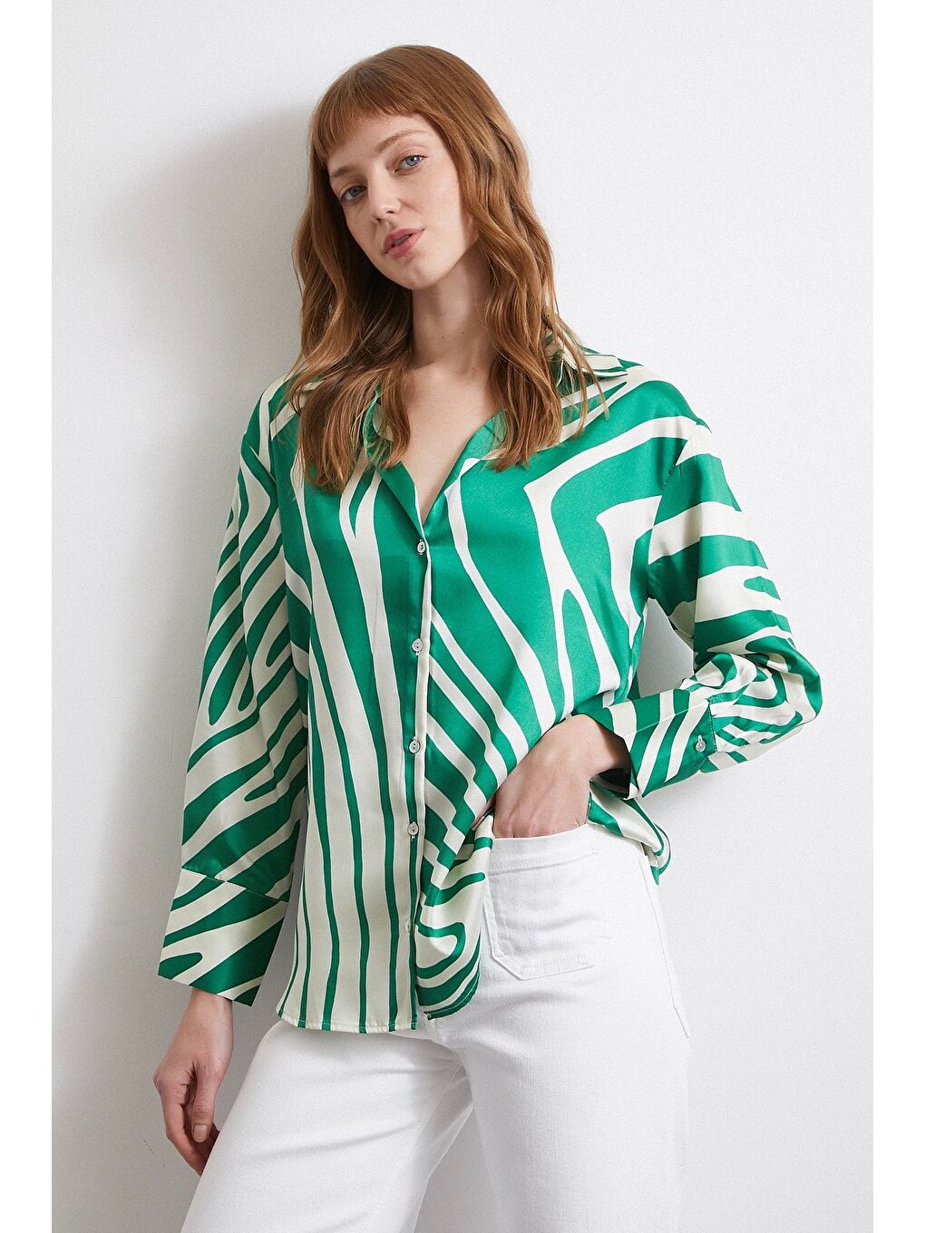 Zebra Desen V Yaka Gömlek Yeşil-4