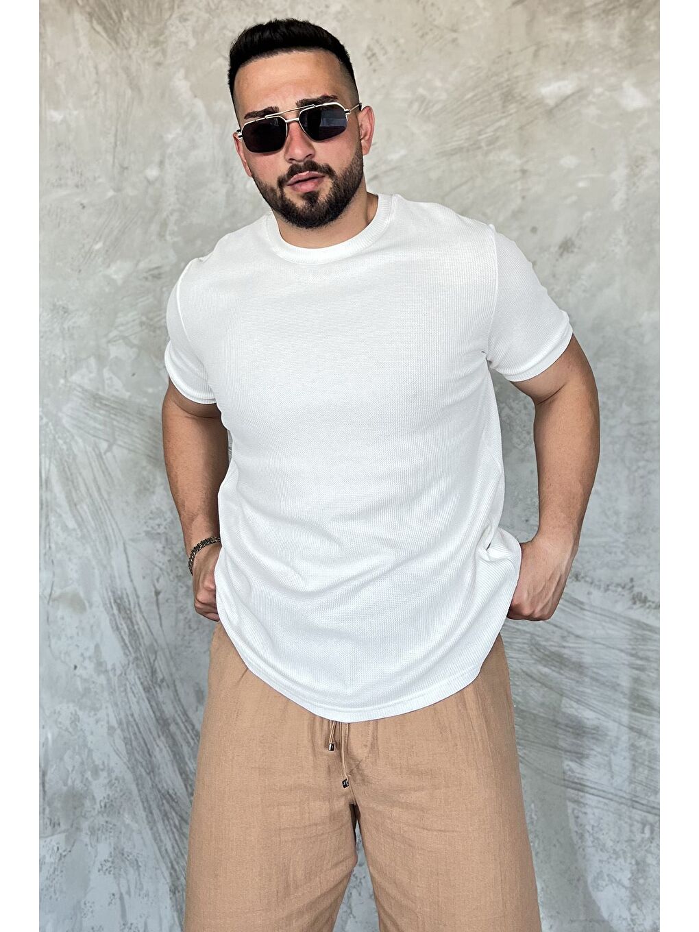 Ekru Bisiklet Yaka Kendinden Desenli Erkek Tişört