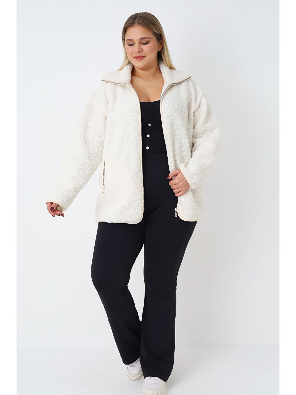 Beyaz Kadın Büyük Beden Fermuarlı Cepli Uzun Kollu Pelüş Hırka-2