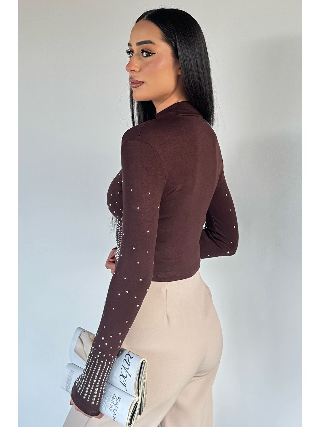 Kahverengi Kadın Dik Yaka Elastanlı Taş İşlemeli Bluz-3