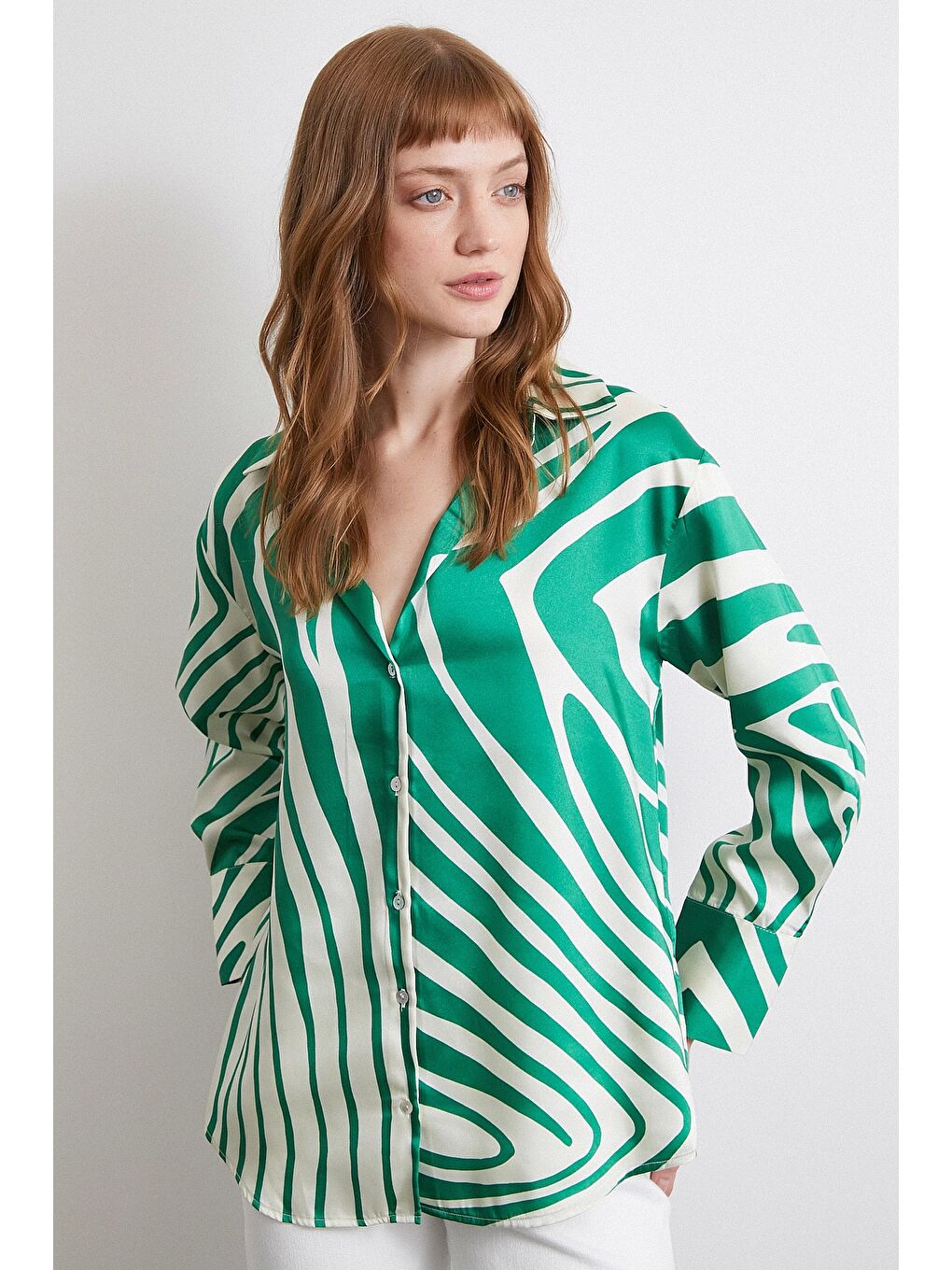 Zebra Desen V Yaka Gömlek Yeşil-5