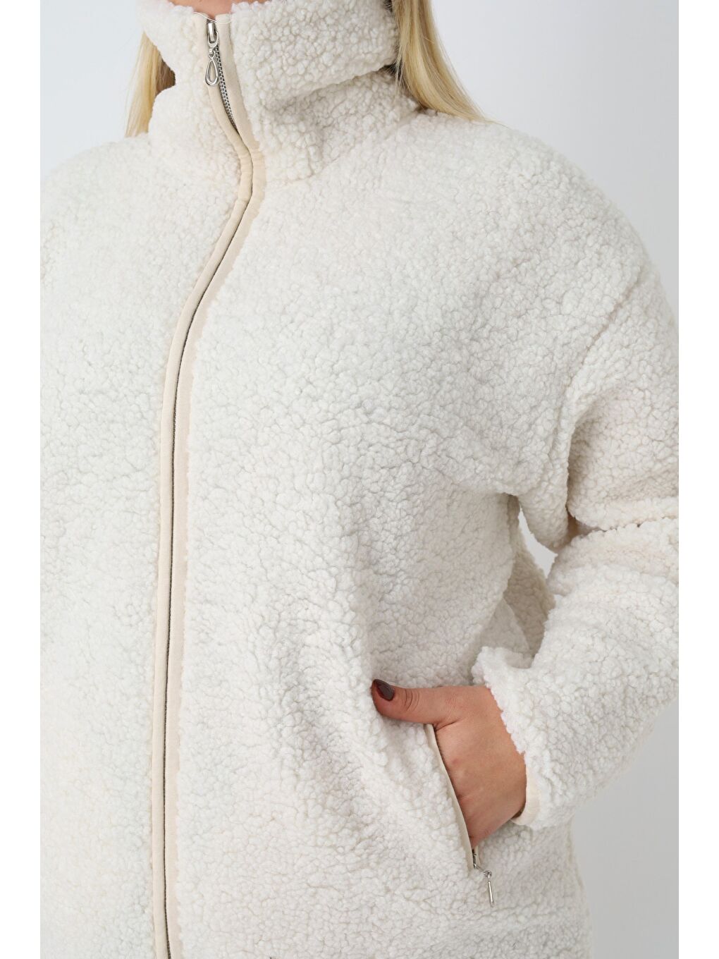 Beyaz Kadın Büyük Beden Fermuarlı Cepli Uzun Kollu Pelüş Hırka-5