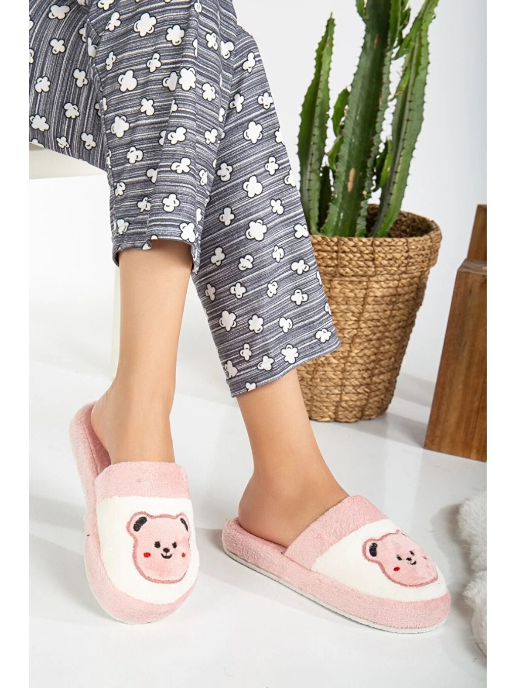 Karışık Unisex Nakışlı Kadife Ev Terliği-3