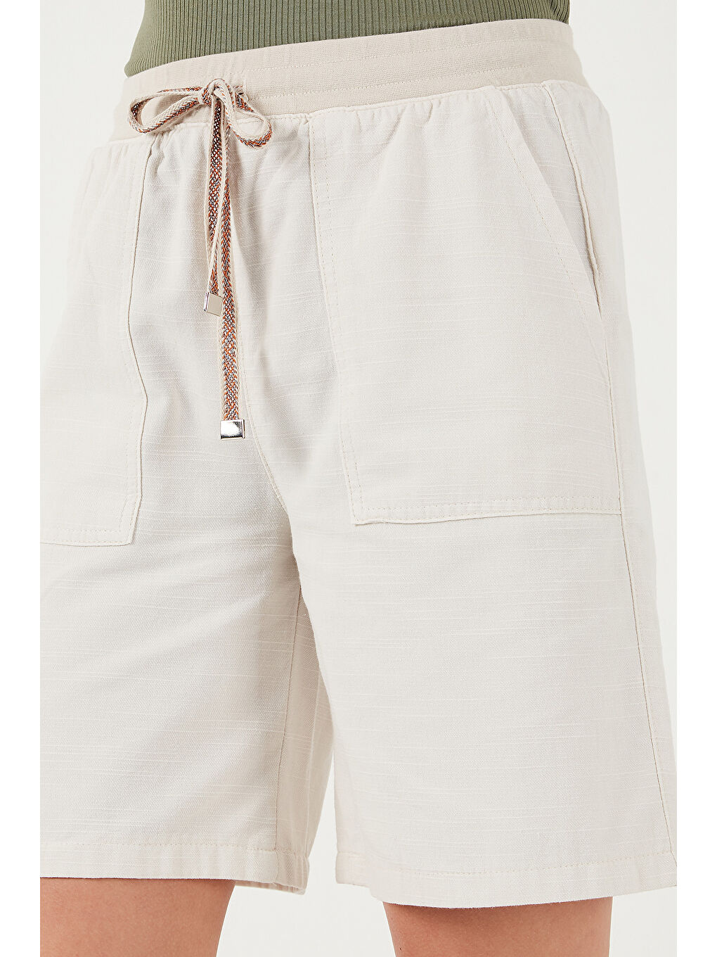 Bej Pamuklu Relaxed Fit Yüksek Bel Cepli Kadın Mini Şort 668YP5384-4