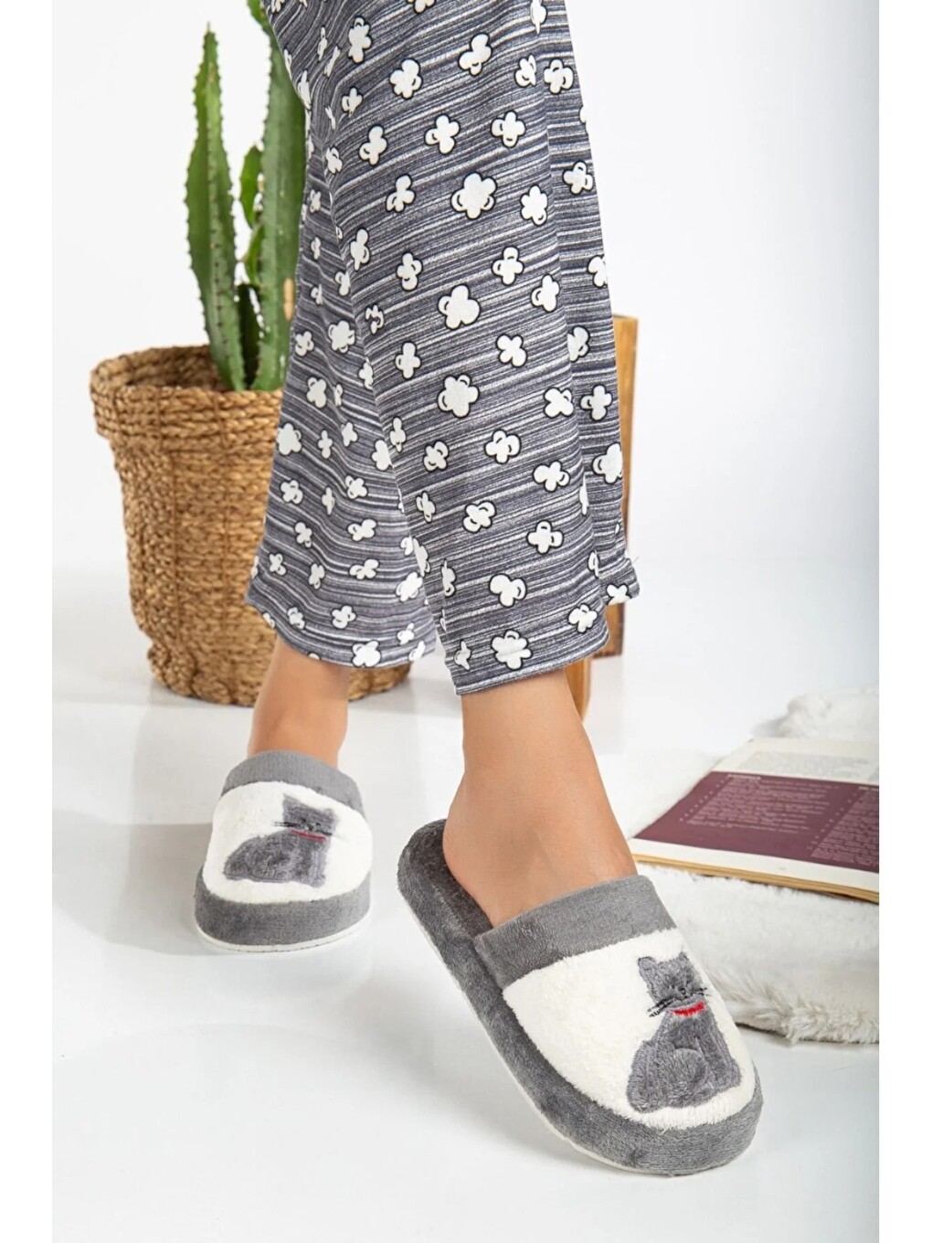 Karışık Unisex Nakışlı Kadife Ev Terliği-4
