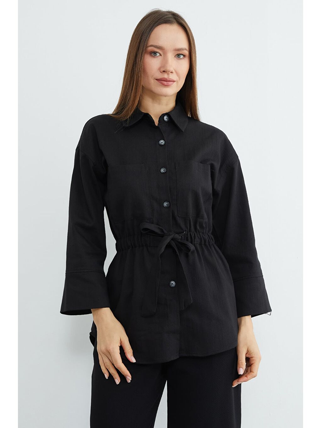 Siyah Beli Lastikli Düğmeli Gömlek-1