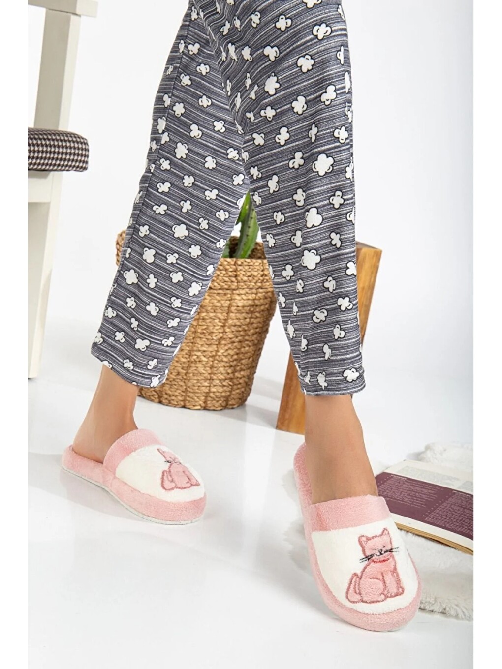 Karışık Unisex Nakışlı Kadife Ev Terliği-5