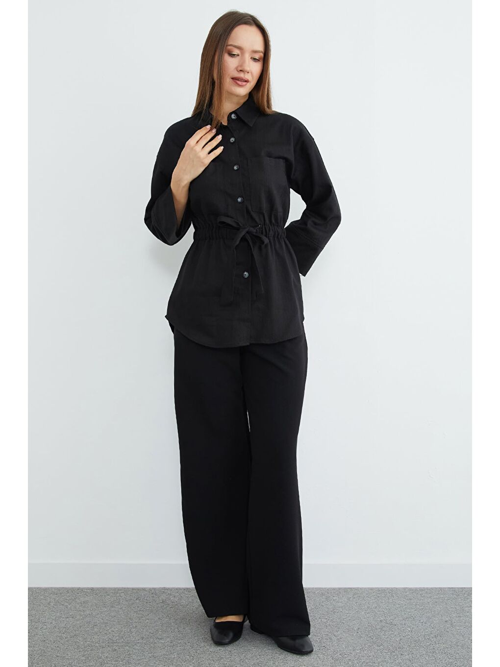 Siyah Beli Lastikli Düğmeli Gömlek-4
