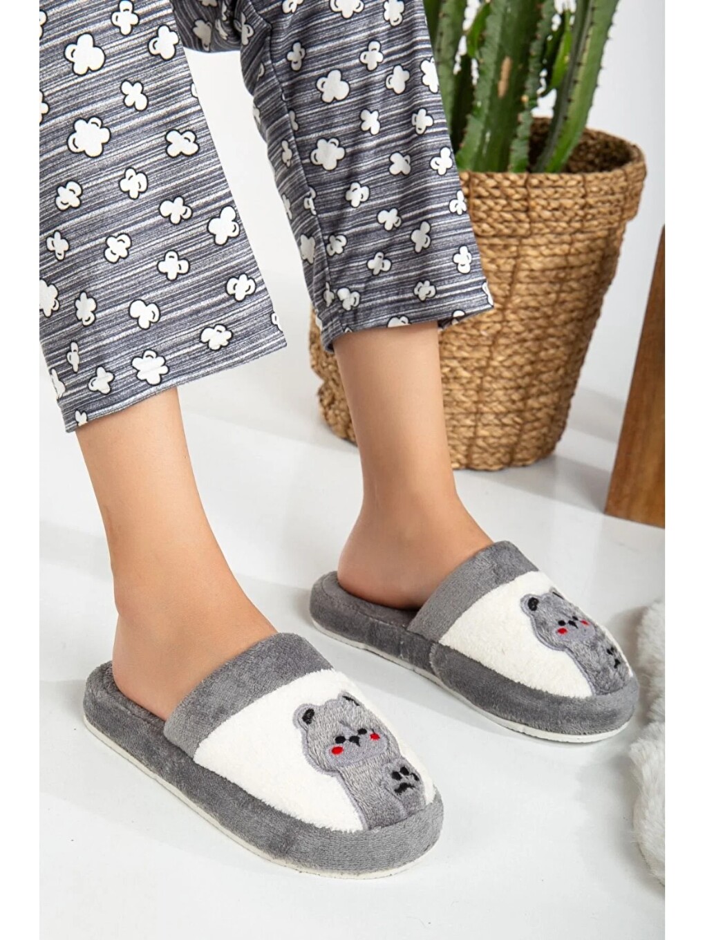 Karışık Unisex Nakışlı Kadife Ev Terliği-6
