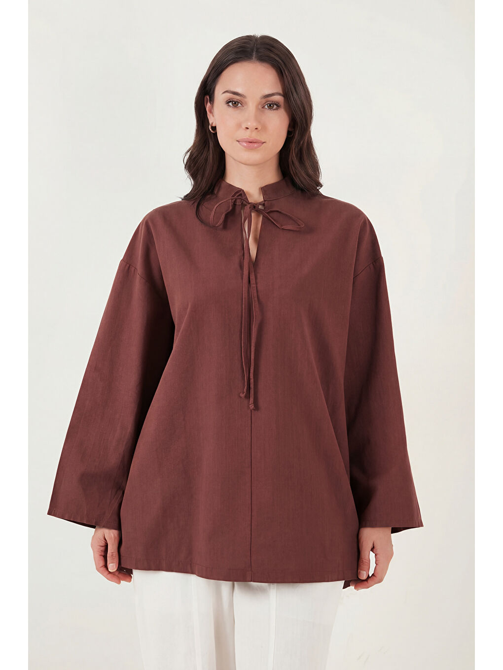 Kahverengi Bağlamalı Hakim Yaka Pamuklu Rahat Bluz 6925480-1