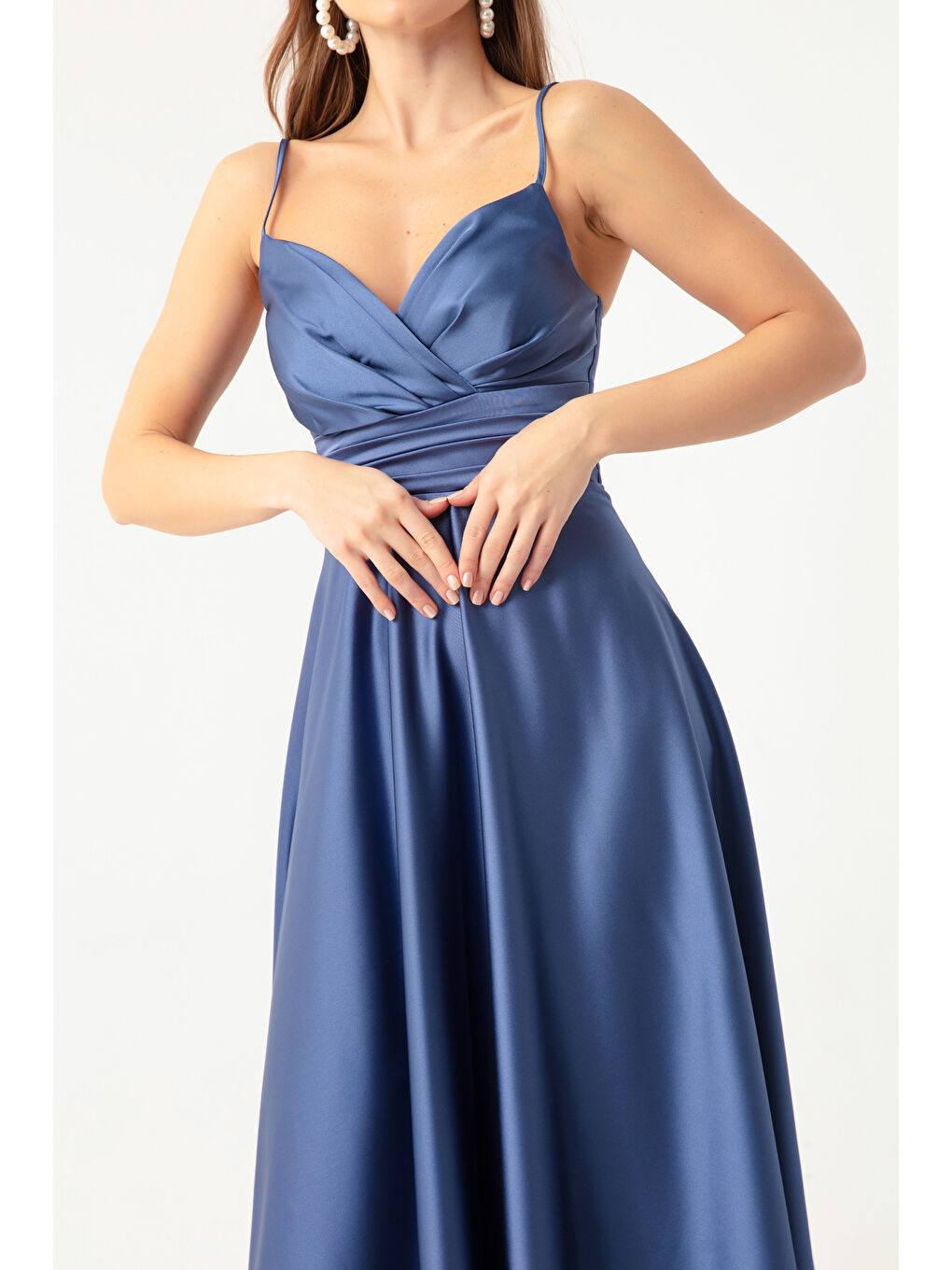 Kadın İndigo İp Askılı Bel Kemerli Saten Midi Abiye & Mezuniyet Elbisesi-3