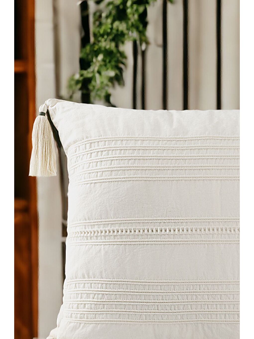 Ekru Buldan Dokuma Bohem Tasarım  100 Pamuklu Köşe Saçaklı 45x45cm Kırlent Kılıfı Krem-1