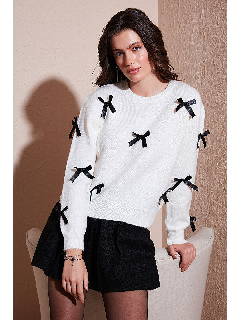 Ekru Premium Regular Fit Bisiklet Yaka Fiyonk Detaylı Triko Kazak 680KZ00155