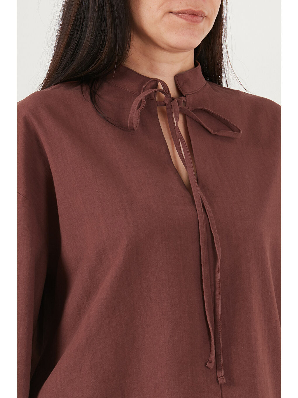 Kahverengi Bağlamalı Hakim Yaka Pamuklu Rahat Bluz 6925480-4