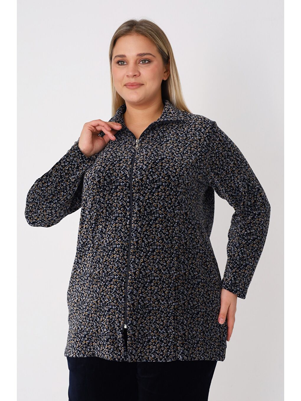 Lacivert Çiçek Desenli Pamuklu Kadife Balıkçı Yaka Kadın Büyük Beden Eşofman Takımı-1