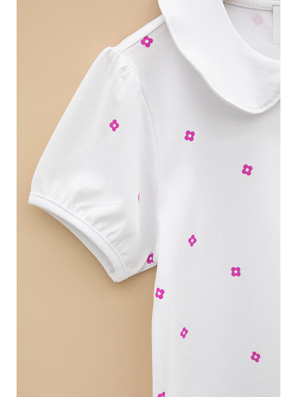 Ekru Çiçek Desenli Düğmeli Yaka Kız Çocuk Tişört 20987-2